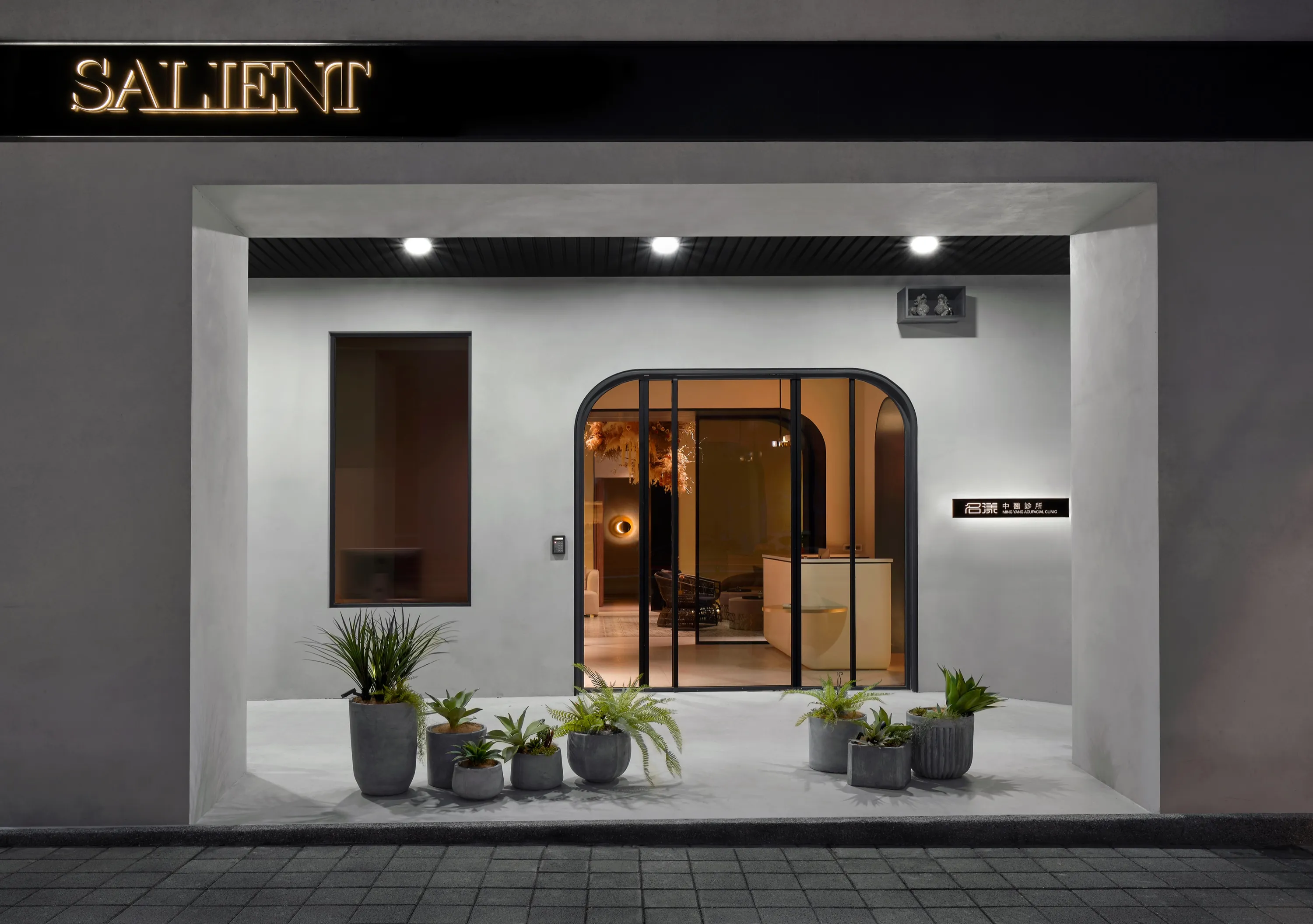 The clinic entrance introduces a calm, refined atmosphere from the moment of arrival.